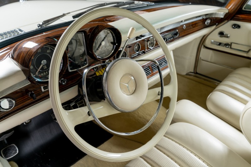 Mercedes-Benz 600 "Lebedele albe"