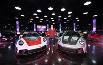 Un duo remarcabil ce poartă inconfundabila semnatură Porsche: 911 GT3 R rennsport și 911 GT3 RS completează colecția exclusivistă a mașinilor de viteză de la Țiriac Collection