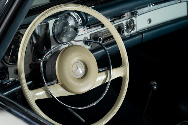 Mercedes-Benz Pagoda SL 280