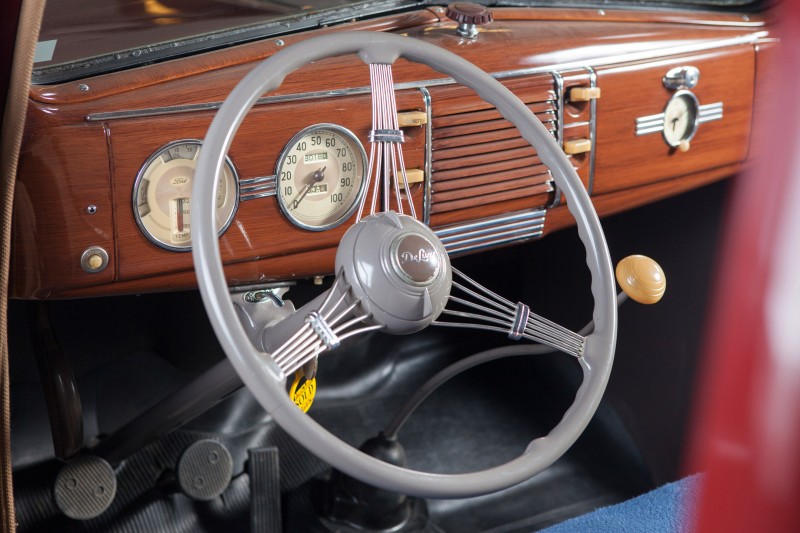 Ford Deluxe