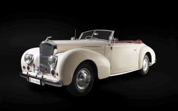 Tiriac Collection implica modelele Rolls-Royce Phantom III Sports Saloon, Bentley Mark VI si Mercedes-Benz 540K Cabriolet A in editia 2018 a Concursului de Eleganta “Alla Corte dei Medici”,  Florenta, Italia.