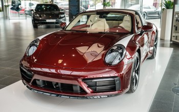Porsche 911 Targa 4S Heritage Design Edition se adauga seriei Porsche din cadrul Țiriac Collection