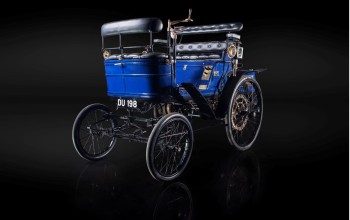 Patru mașini din galeria Țiriac Collection pot fi admirate la două expoziții auto  organizate în București: ”PoliAutoFest” și ”Cars in motion pictures”