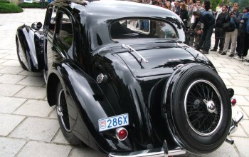Two exhibits from the Țiriac Collection gallery awarded at the Sinaia elegance contest