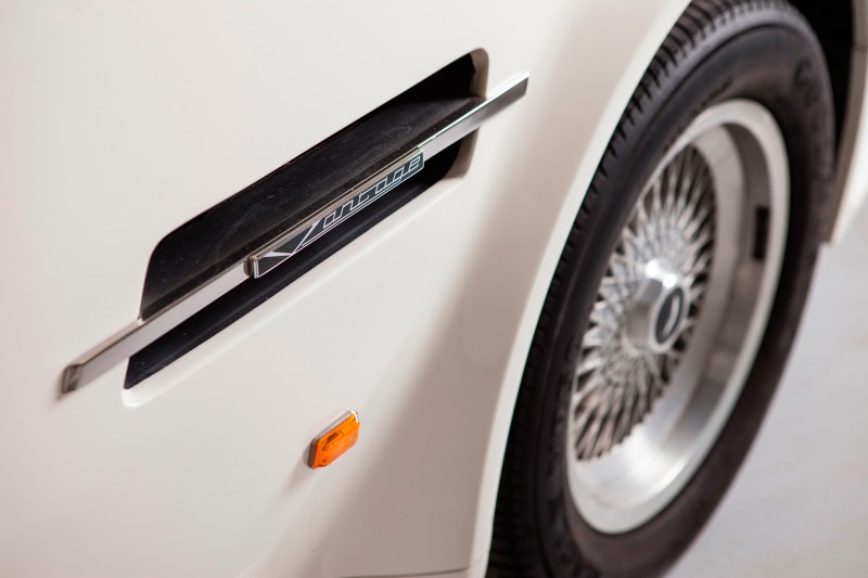 Aston Martin 8 Vantage Volante
