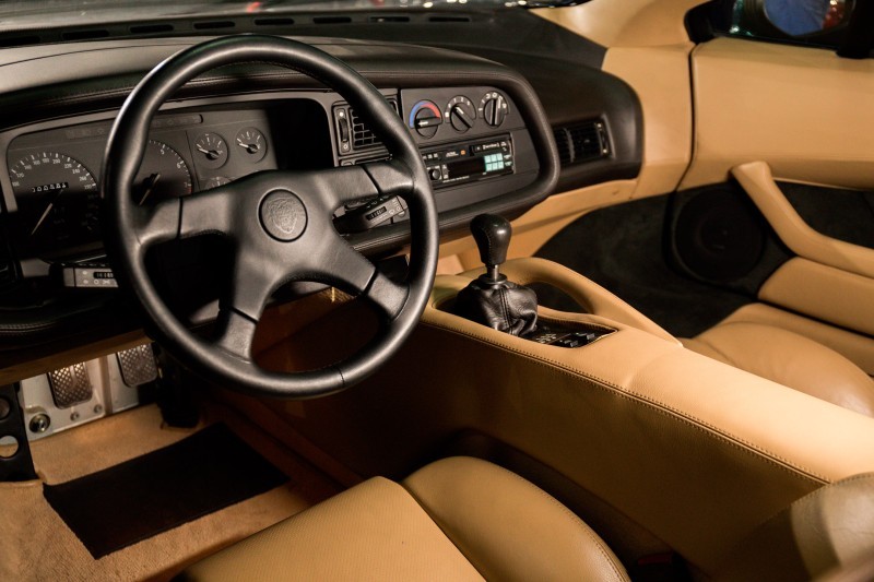 Jaguar XJ220