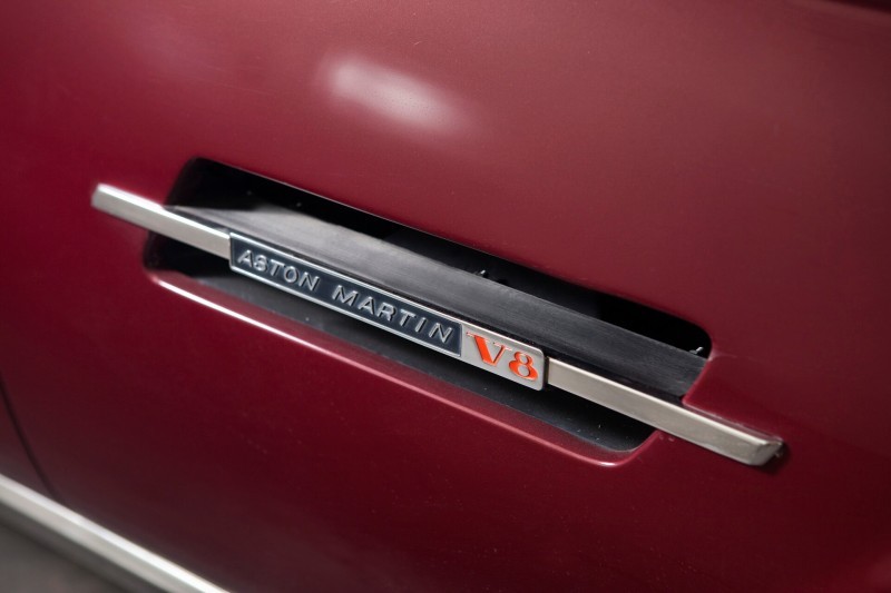 Aston Martin V8 Volante