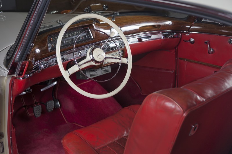 Mercedes-Benz 220 S