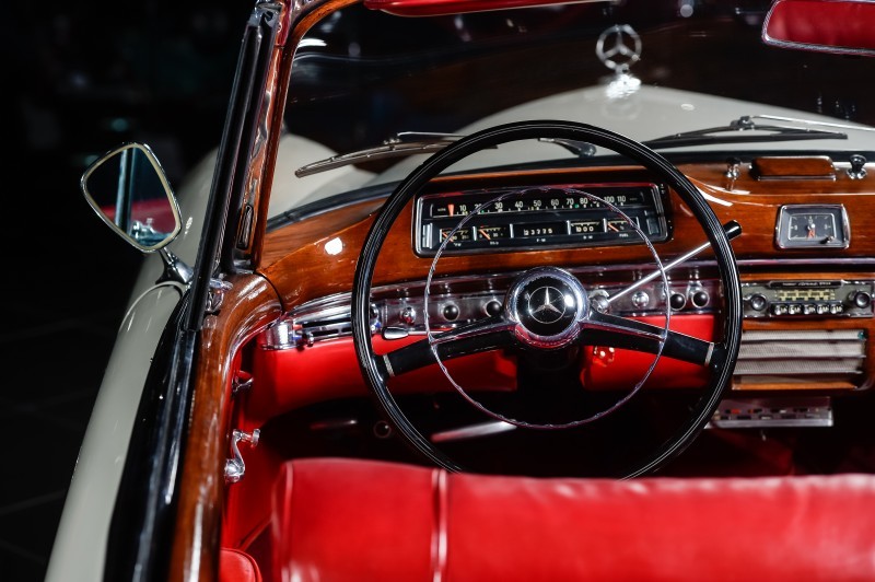 Mercedes-Benz 220 S