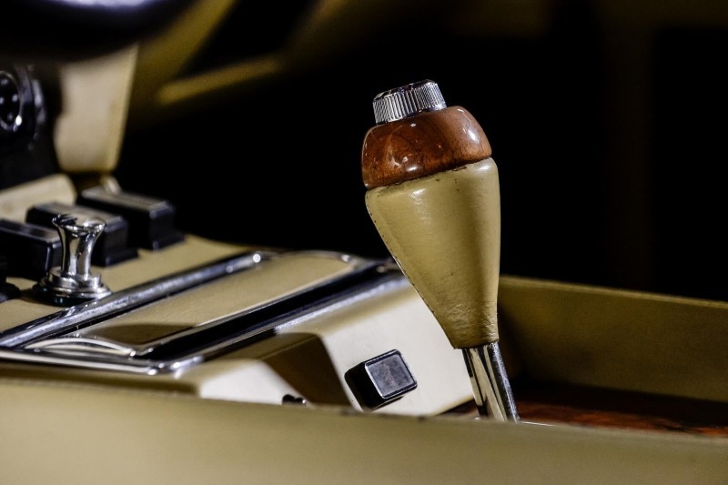 Aston Martin V8 Series III Coupe