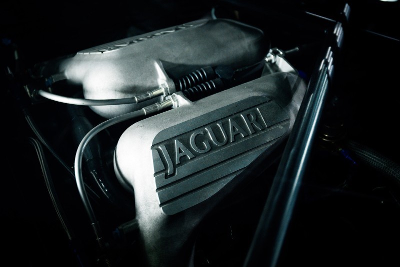 Jaguar XJ220