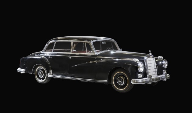 Mercedes-Benz 300 D Sedan